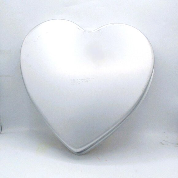 Wilton 12" Heart Cake Pan Aluminum For Baking & Decorating 2" Deep - Picture 3 of 3